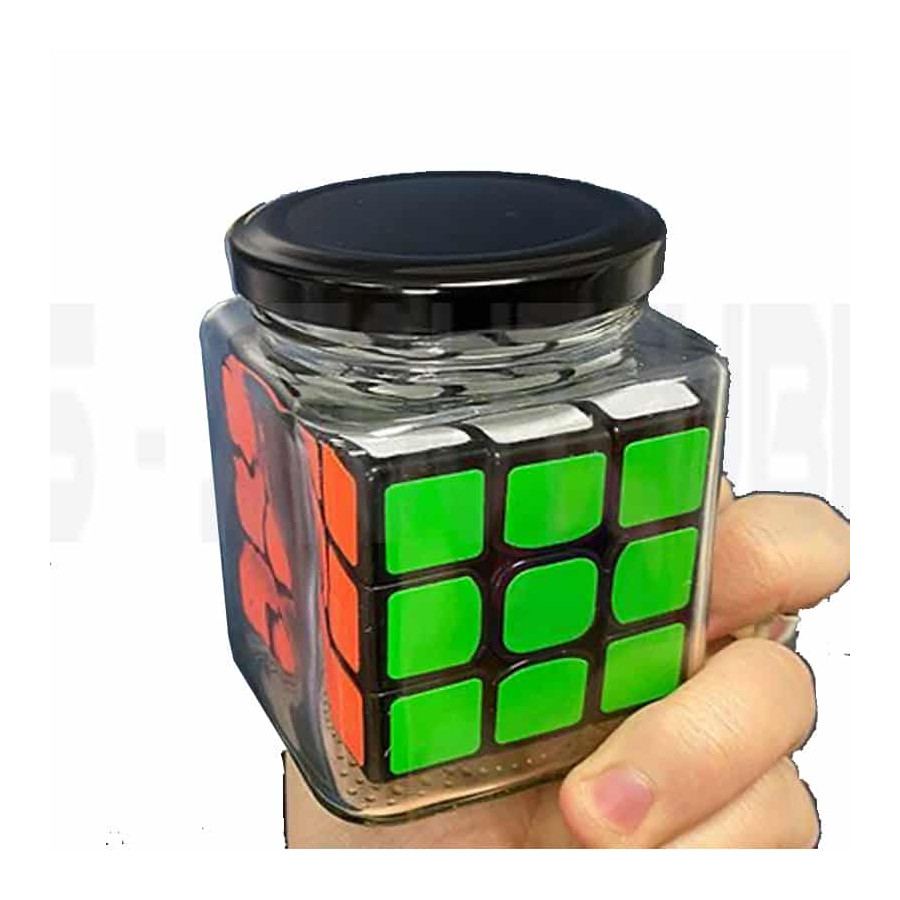 Cube dans un bocal