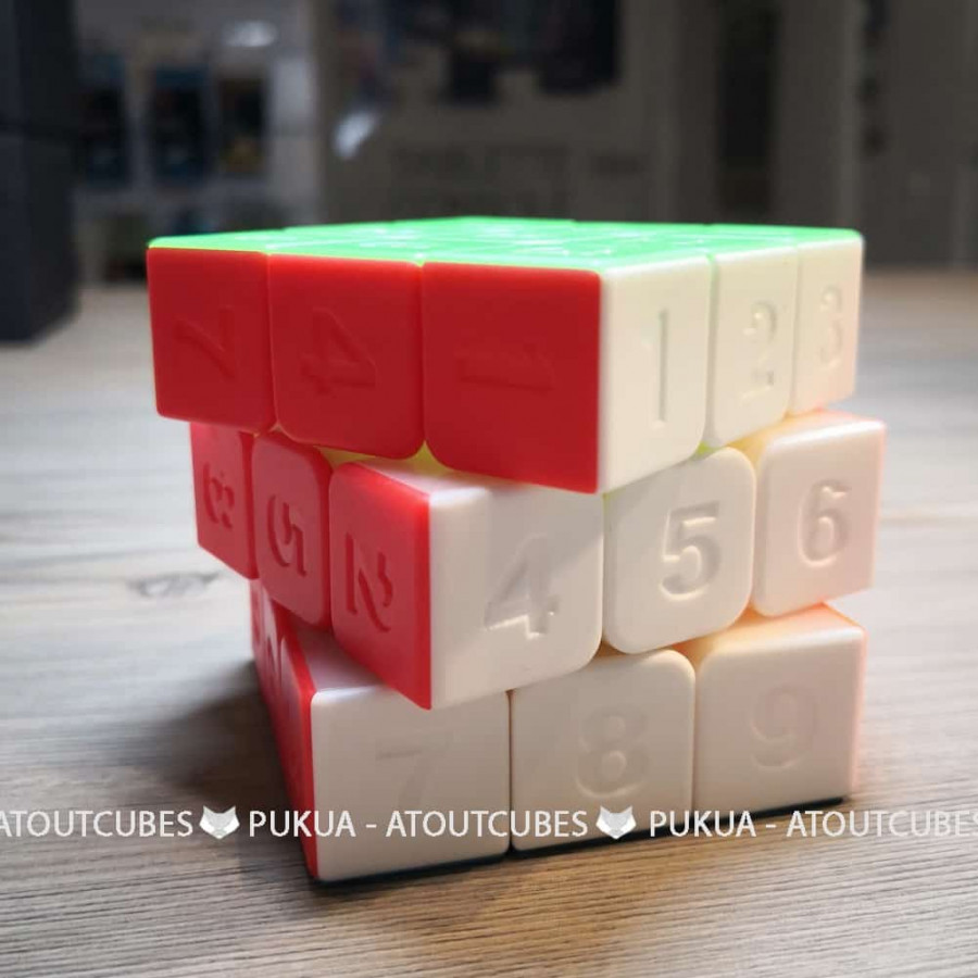 Cube 3x3 avec chiffres incrustés