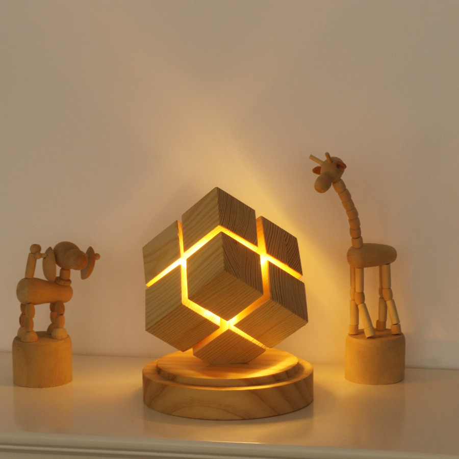 Lampe Cube 2x2 en Bois – Éclairage LED